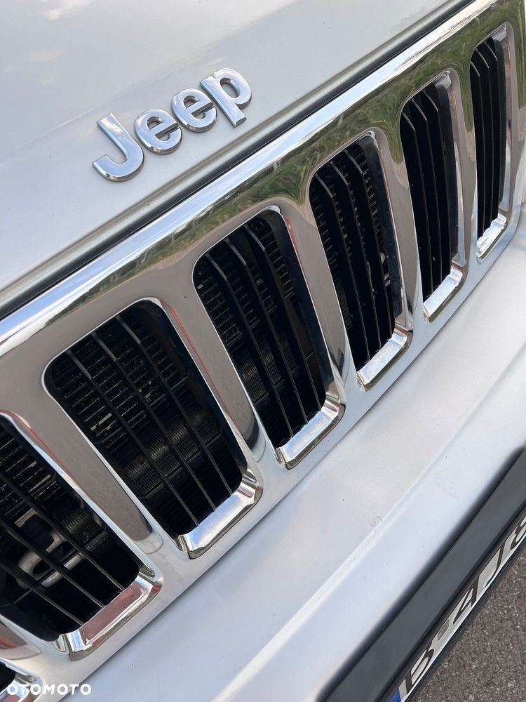 Jeep Commander 3.7 V6 - 8