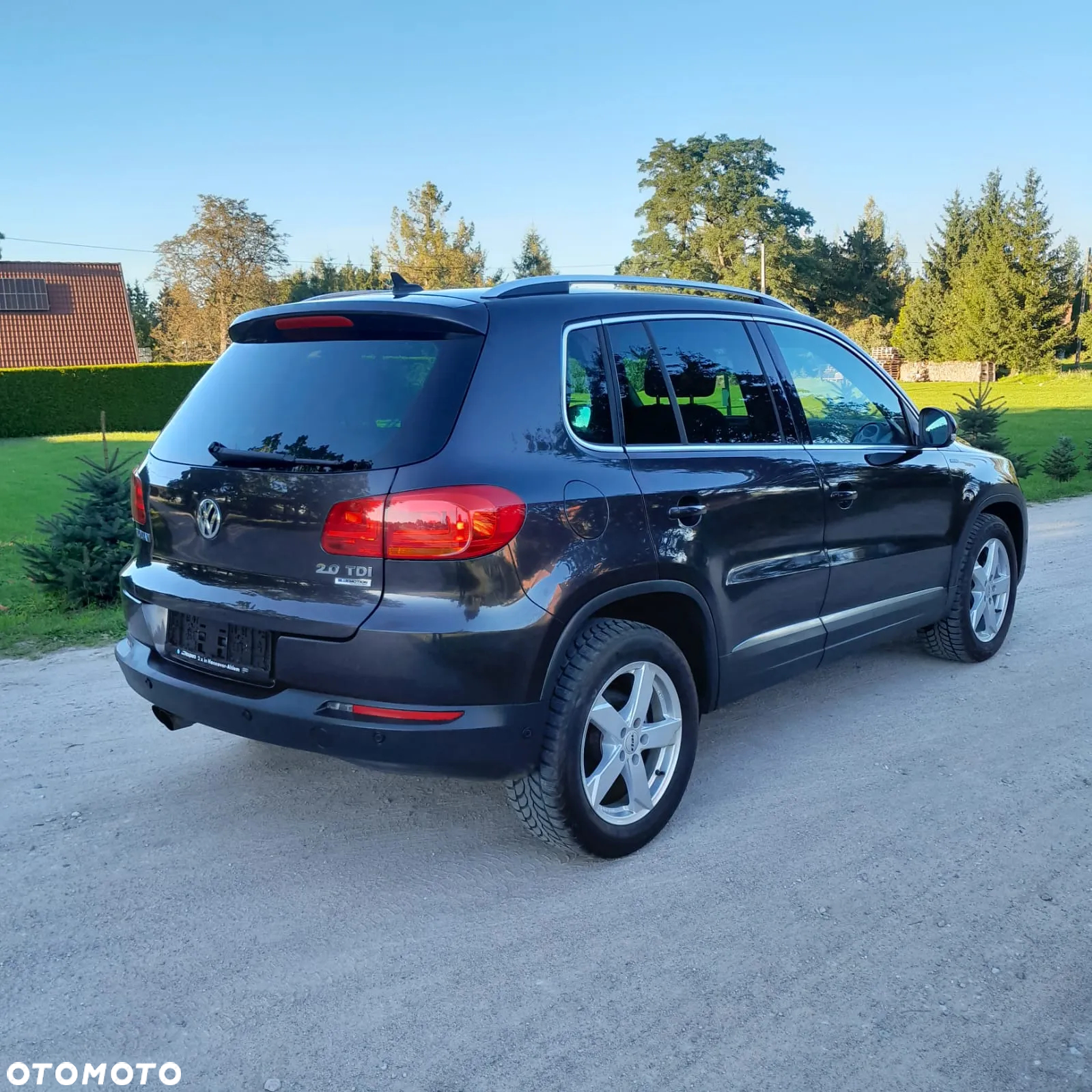 Volkswagen Tiguan 2.0 TDI DPF BlueMotion Technology Lounge Sport & Style - 4