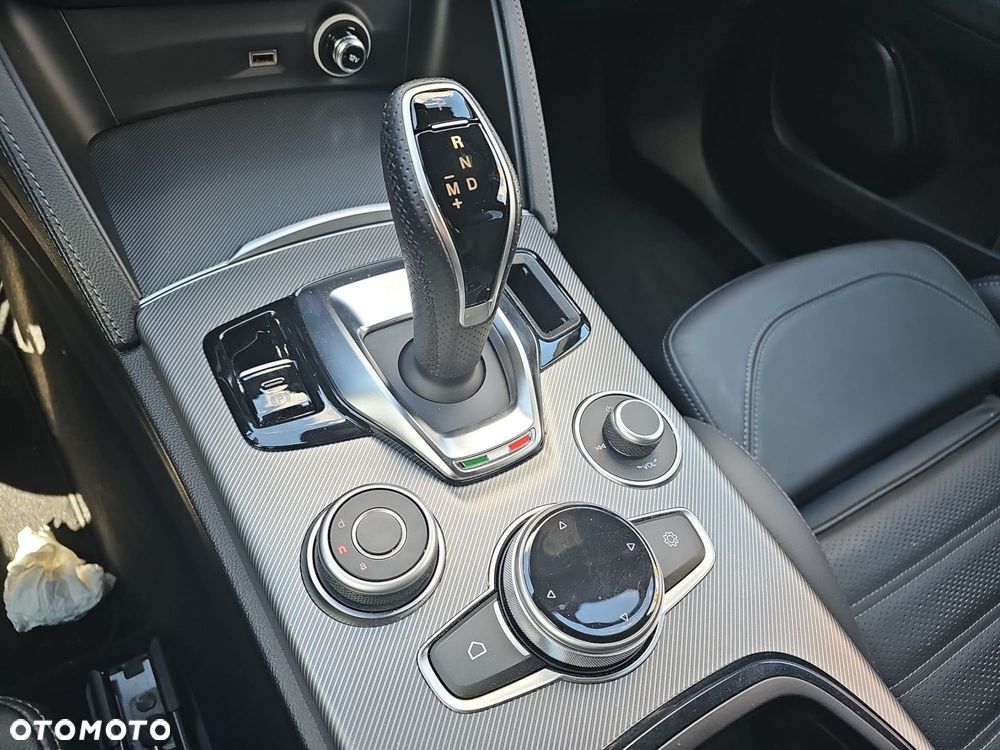 Alfa Romeo Stelvio 2.0 Turbo Veloce Q4 - 29