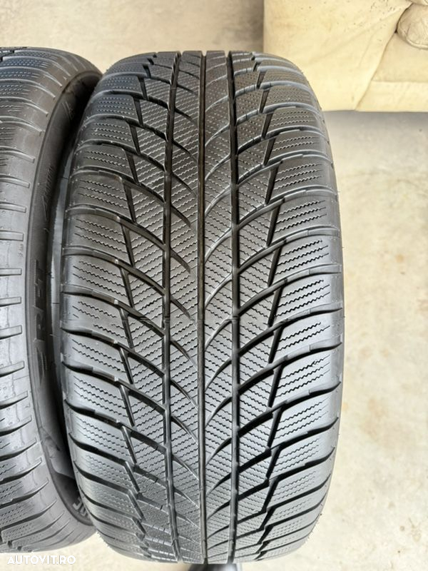 vând 2 anvelope 225/50/18 bridgestone de iarnă cu runflat ca noi - 4