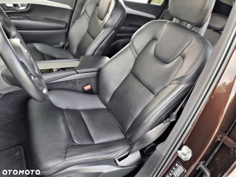 Volvo XC 90 B5 D AWD Geartronic Momentum Pro - 28