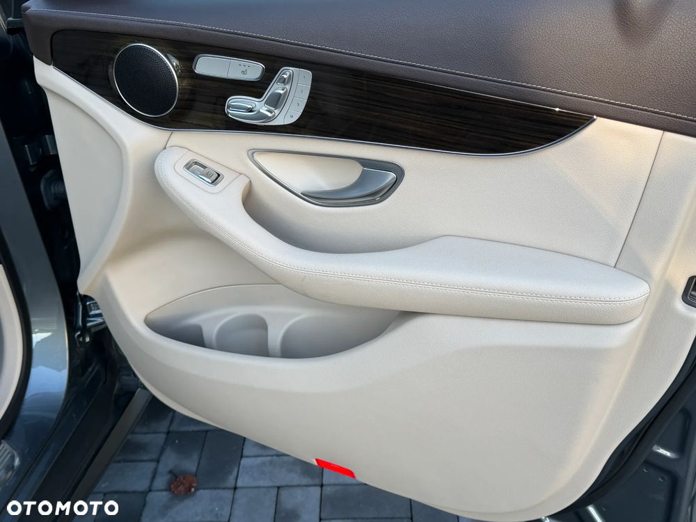 Mercedes-Benz GLC 300 de 4-Matic Business Edition - 33
