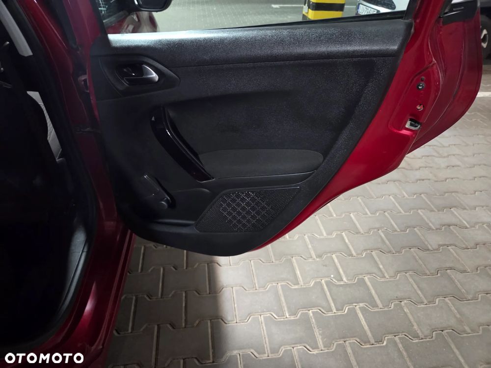Peugeot 208 1.2 PureTech Active - 12