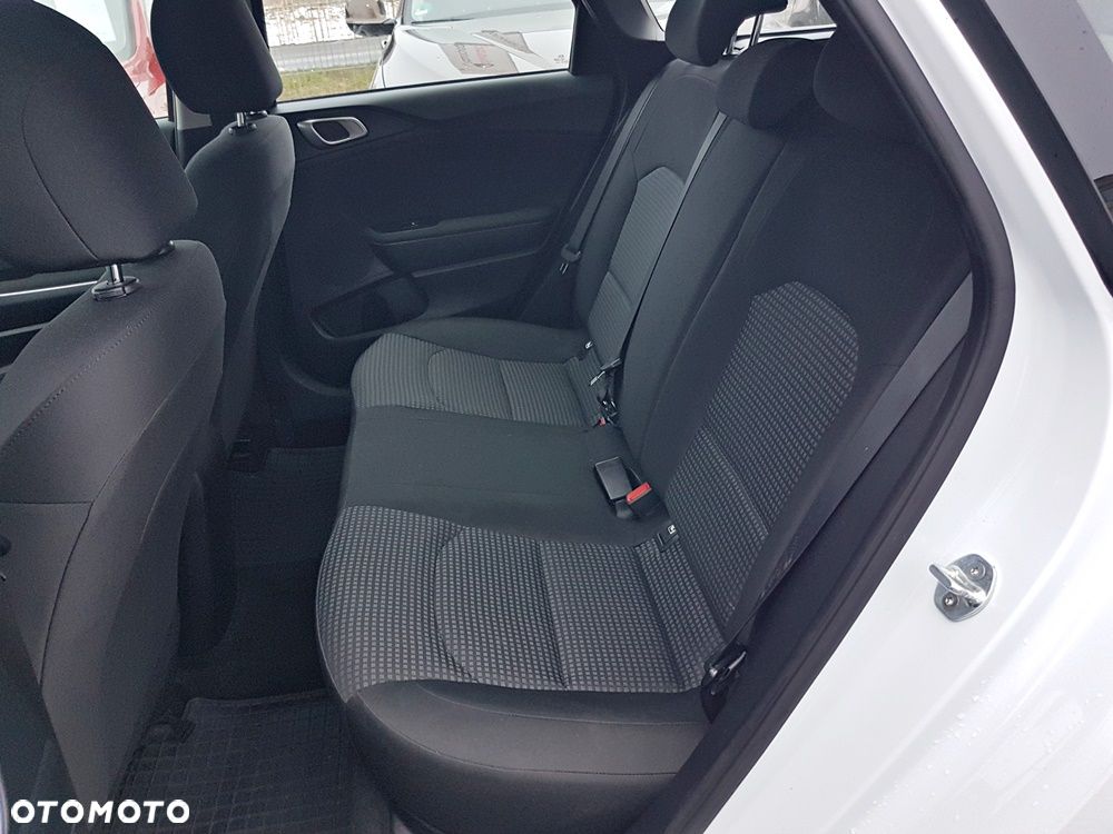 Kia Ceed 1.6 CRDi SCR M - 23