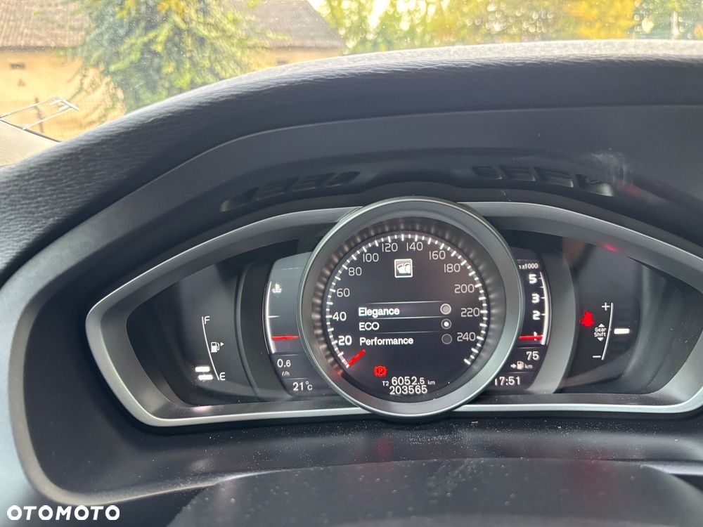 Volvo V40 D2 - 24
