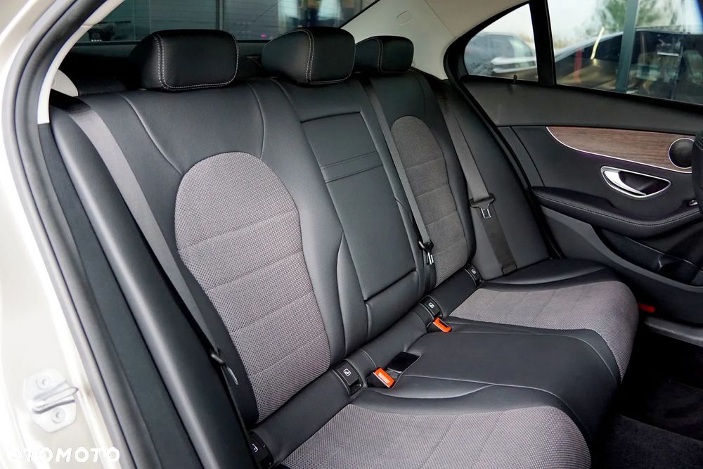 Mercedes-Benz Klasa C 300 9G-TRONIC Avantgarde - 26