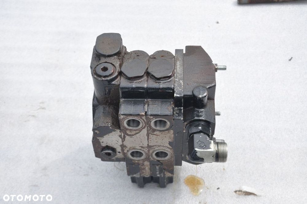 ROZDZIELACZ HYDRAULICZNY ELEKTROZAWÓR DEUTZ 6190 NR R917010231 NOWY - 3