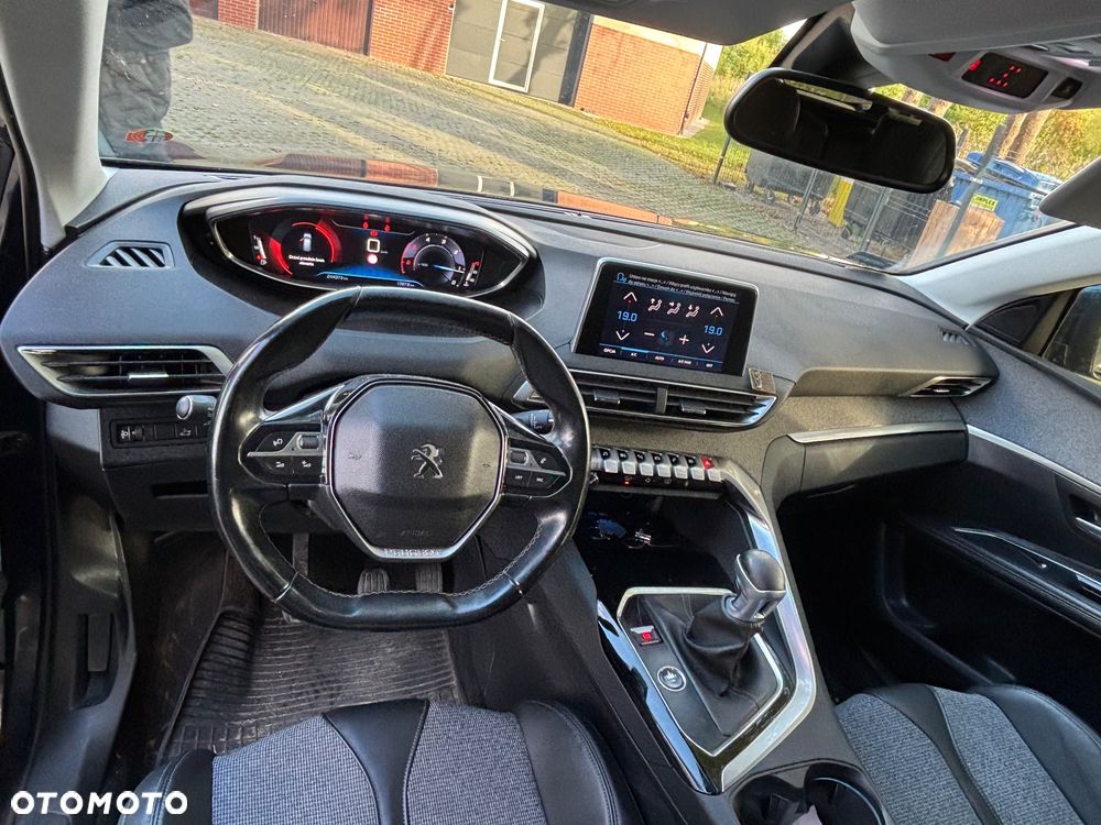 Peugeot 5008 1.6 BlueHDi Allure 7os - 21
