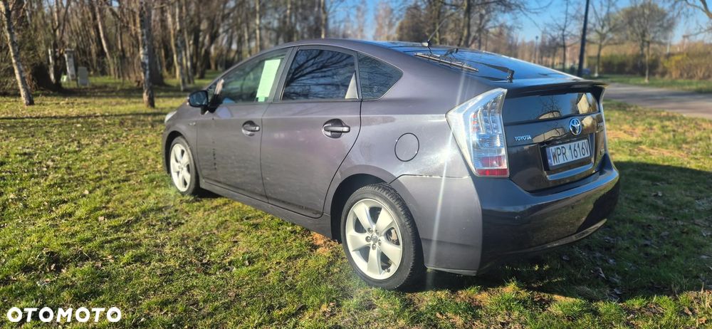 Toyota Prius - 4