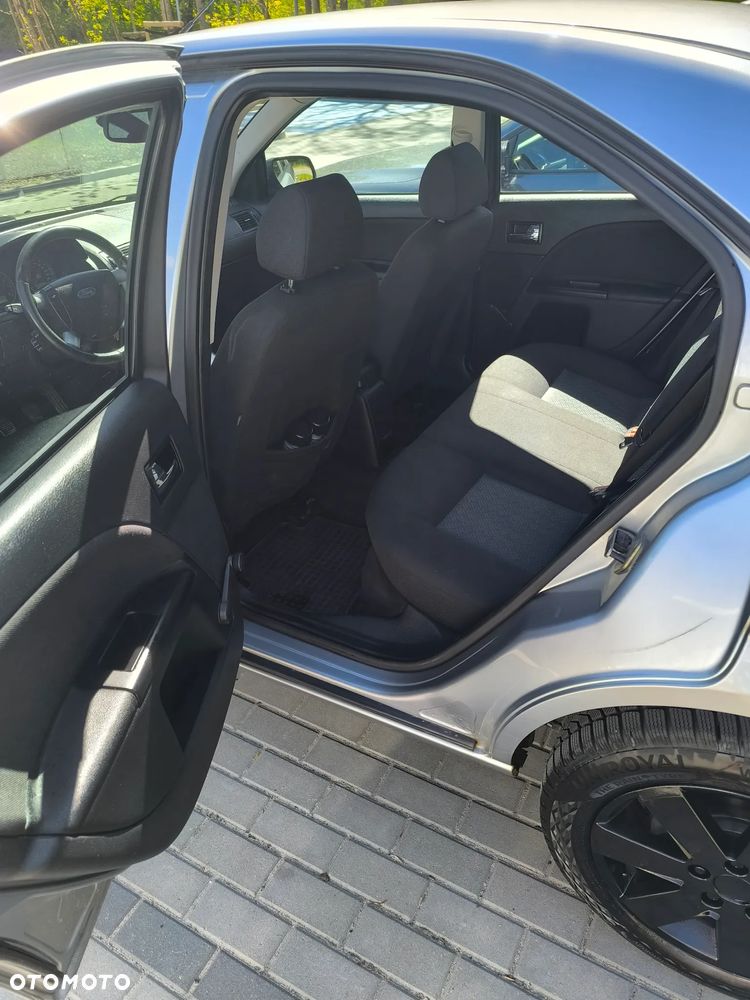 Ford Mondeo 1.8 Futura X - 10
