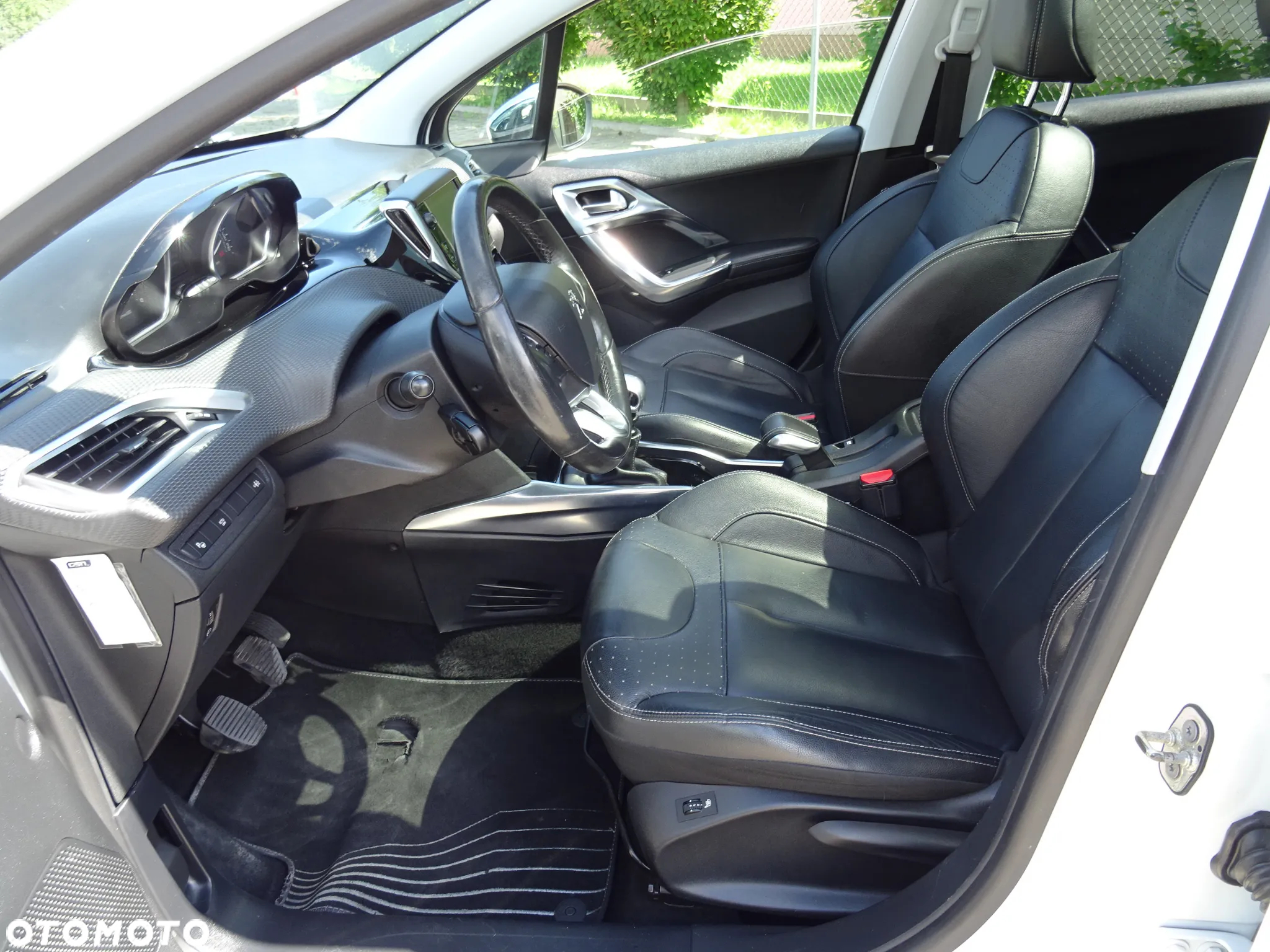 Peugeot 2008 e-HDi FAP 115 STOP & START Allure - 17