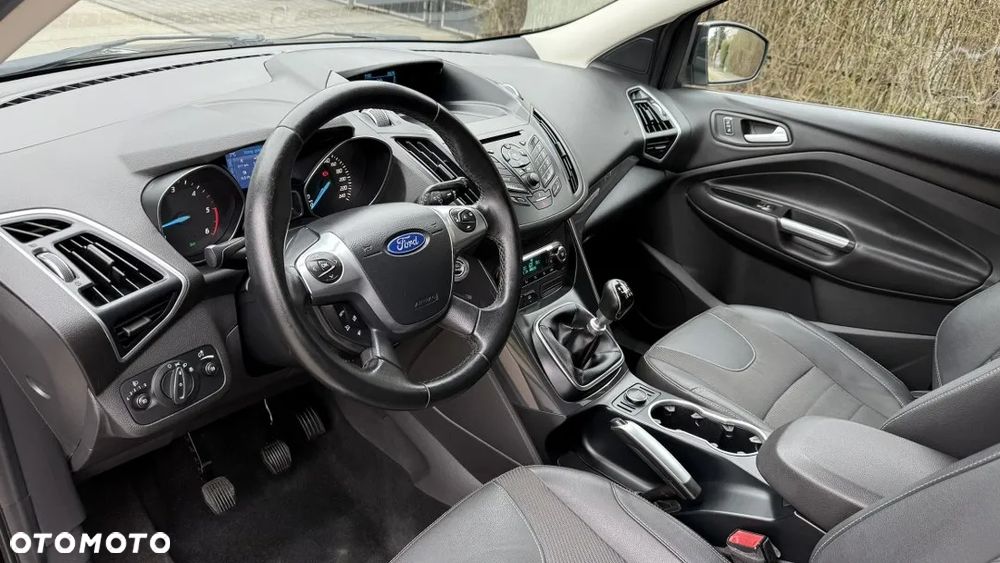 Ford Kuga 2.0 TDCi 2x4 Titanium - 16