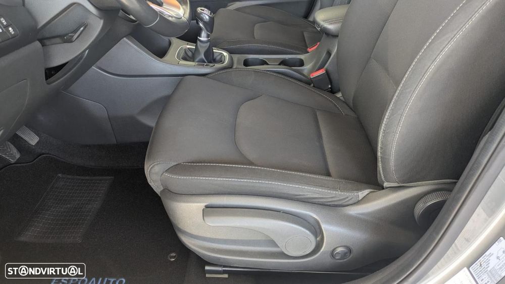 Hyundai i30 1.6 CRDi STyle+Navi - 12