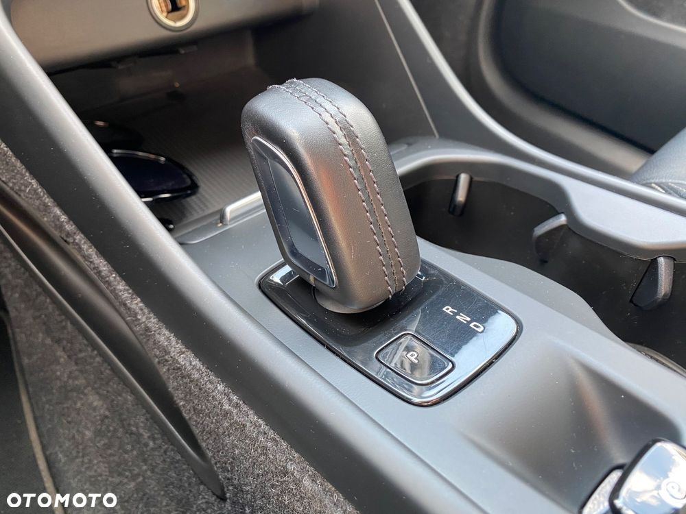 Volvo XC 40 D4 AWD Momentum Pro - 21