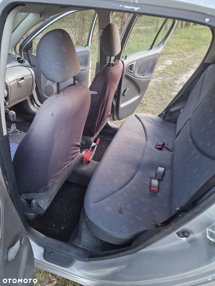 Toyota Yaris 1.0 Base - 12