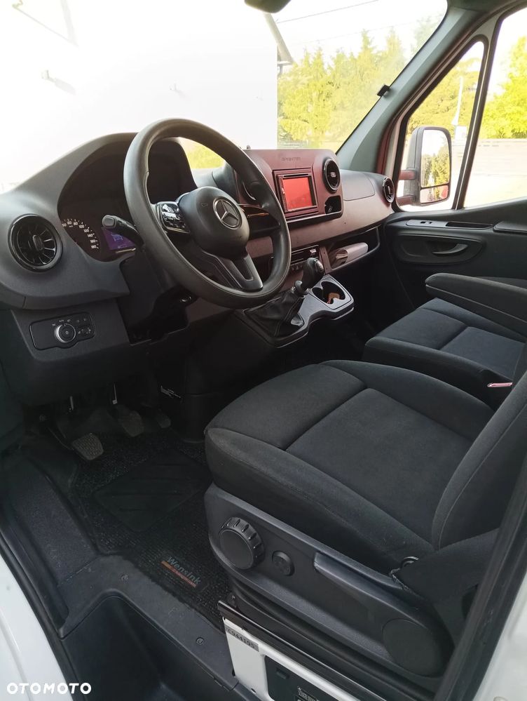 Mercedes-Benz Sprinter - 12
