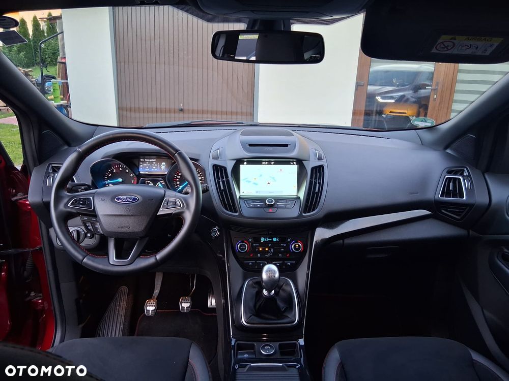 Ford Kuga 1.5 EcoBoost 2x4 ST-Line - 5