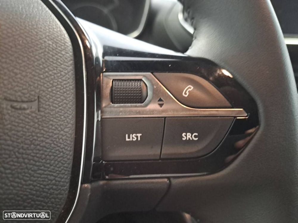 Peugeot 2008 1.2 PureTech Active Pack - 17