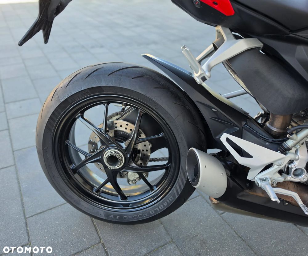 Ducati Streetfighter V2 - 27