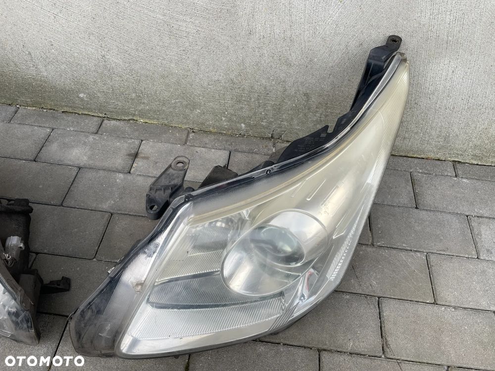 LAMPY PRZEDNIE TOYOTA AVENSIS T27  2008-2011 - 2