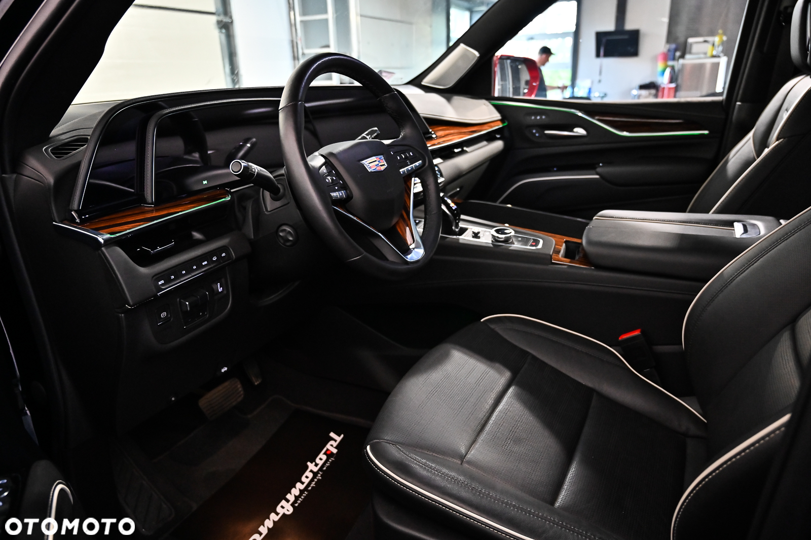 Cadillac Escalade - 17
