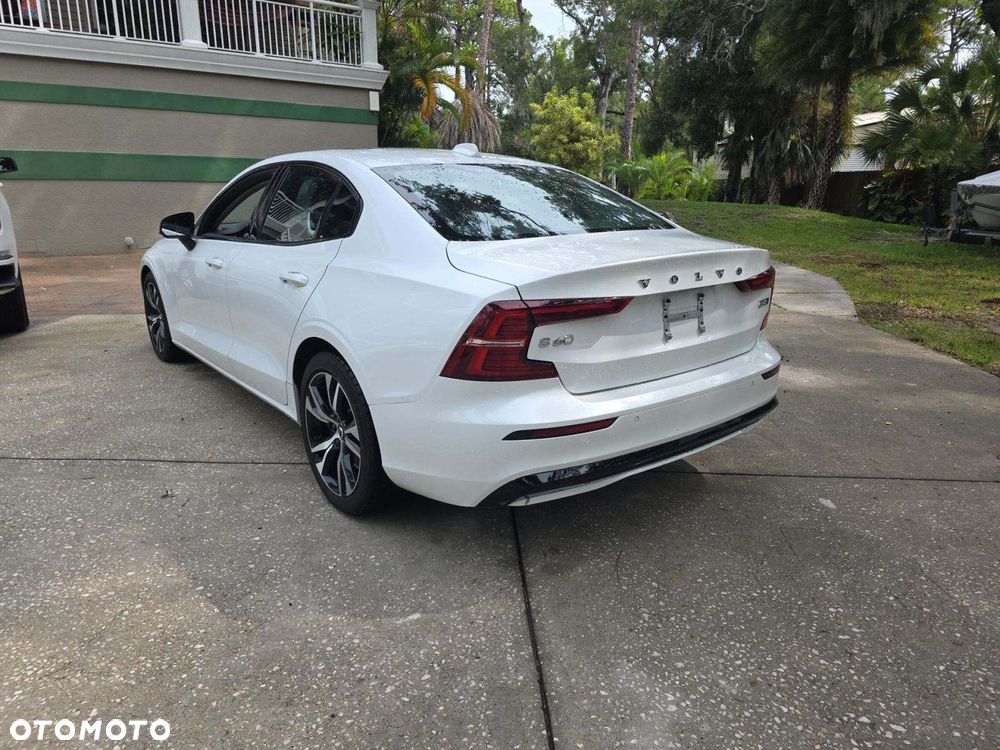 Volvo S60 B5 B AWD Plus Dark - 3