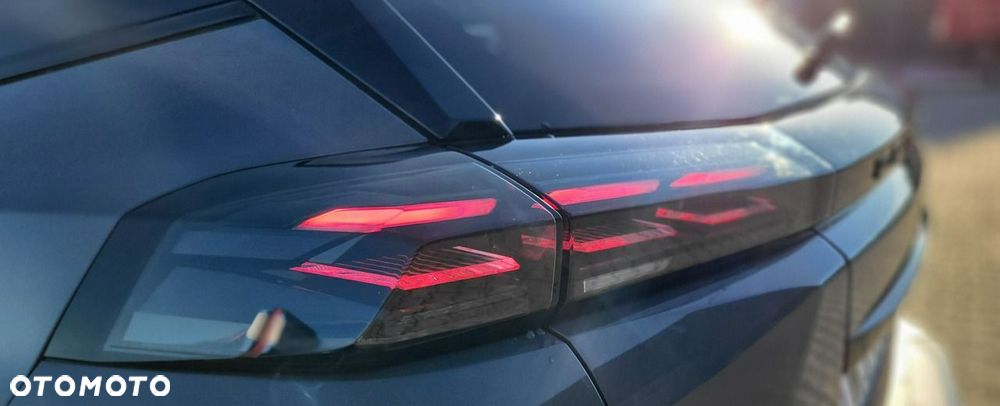 Peugeot 2008 Hybrid 136 e-DSC GT - 32