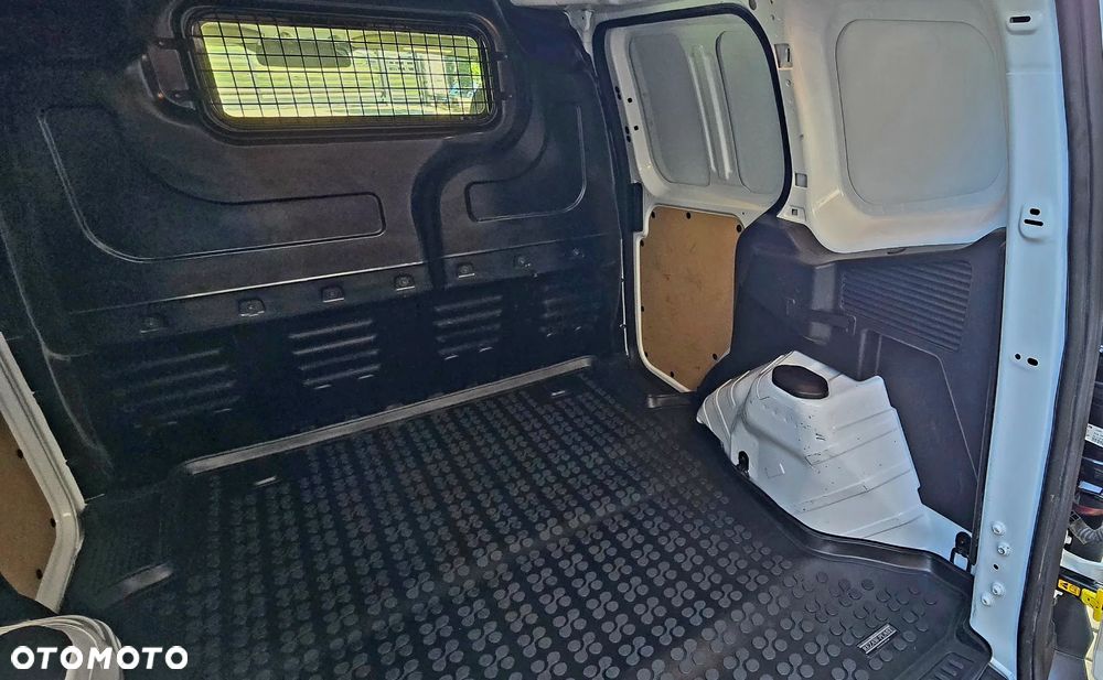 Ford Transit Courier - 29