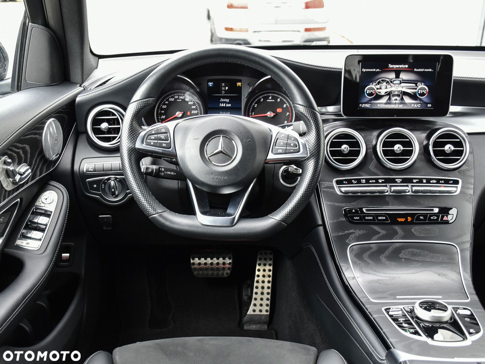 Mercedes-Benz GLC - 33