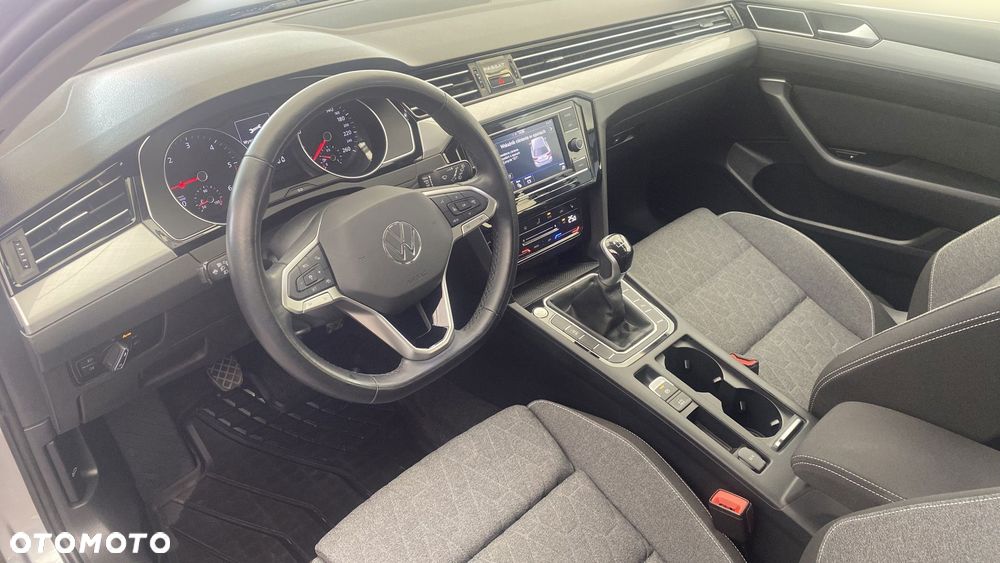 Volkswagen Passat - 10