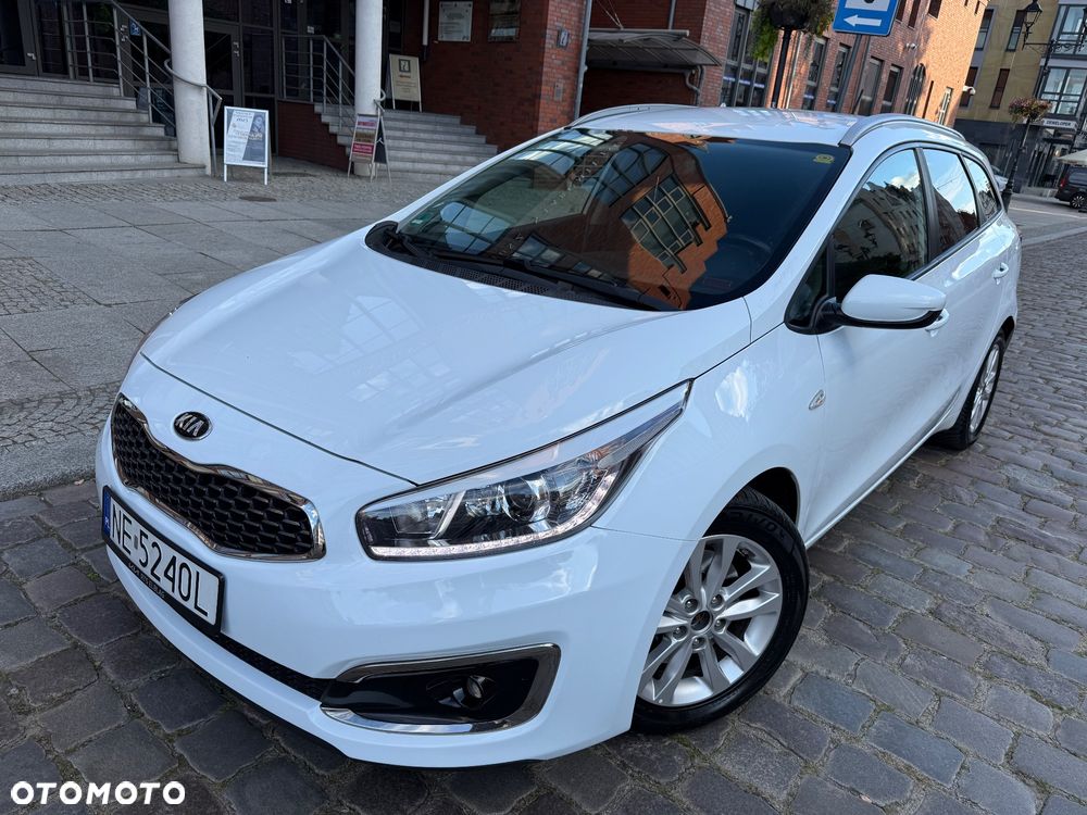 Kia Ceed 1.6 CRDi 136 ISG Dream Team Edition - 25