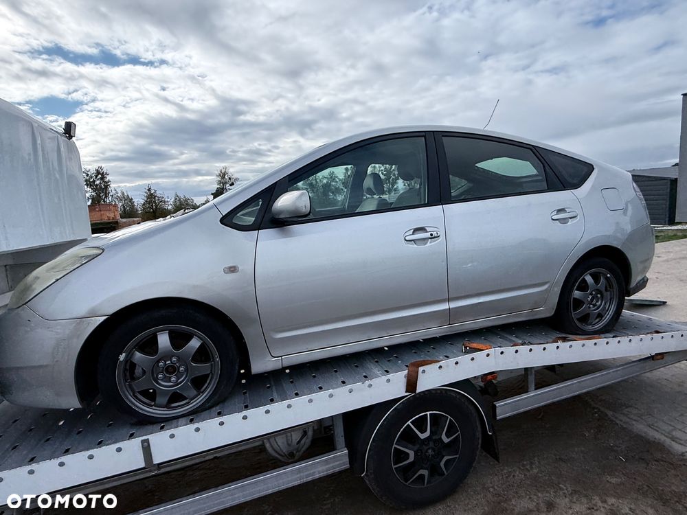Toyota Prius (Hybrid) Executive - 3