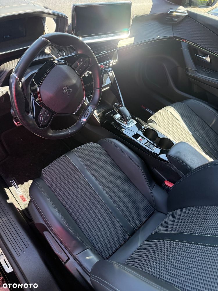 Peugeot 2008 PureTech 130 EAT8 GT Exclusive - 13