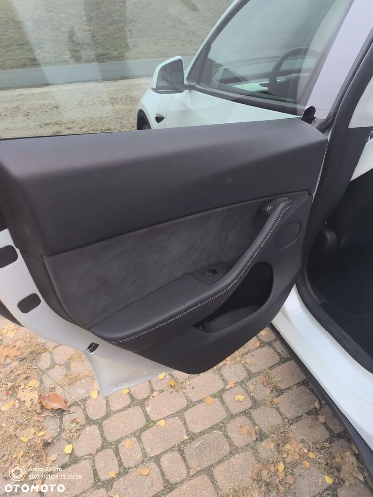 Tesla Model Y Long Range Dual Motor AWD - 23