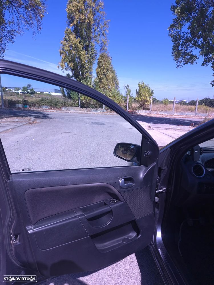 Ford Fiesta 1.25 Trend - 8