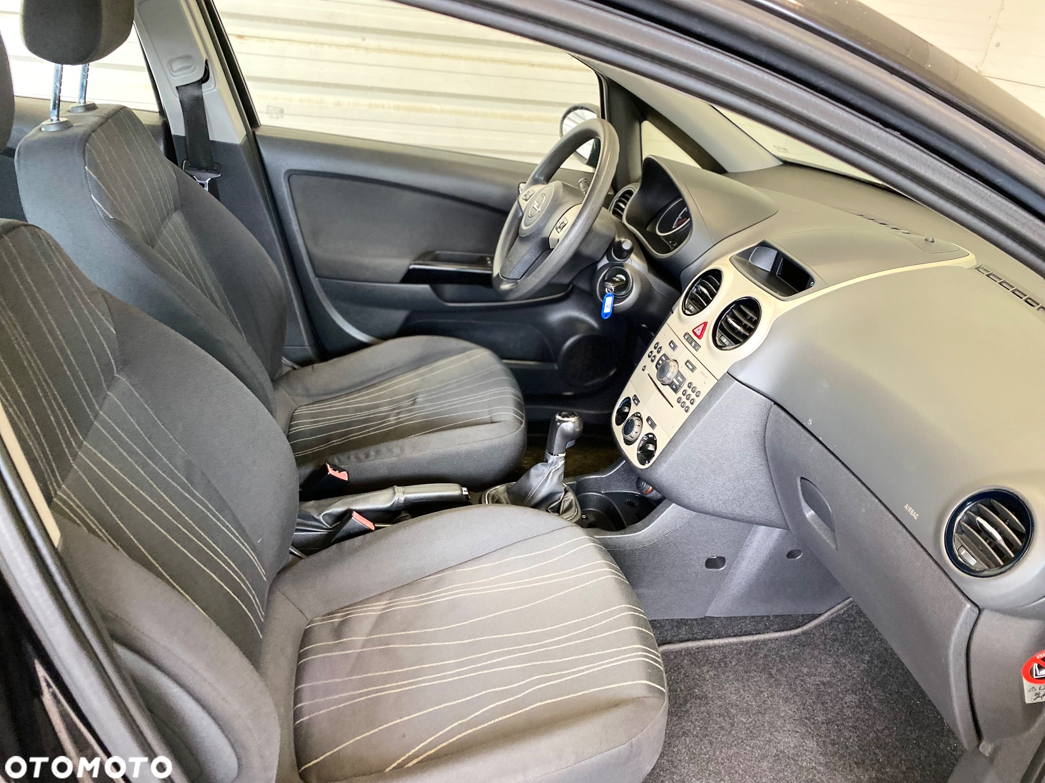 Opel Corsa 1.2 16V Essentia - 13