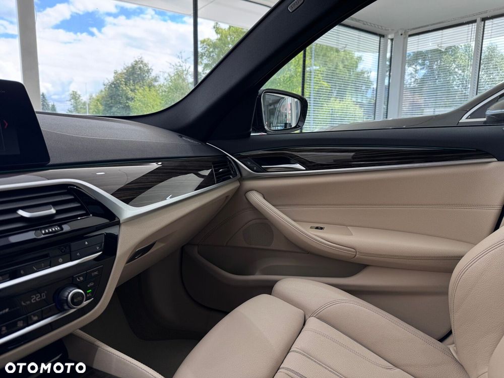 BMW Seria 5 530i xDrive M Sport sport - 25