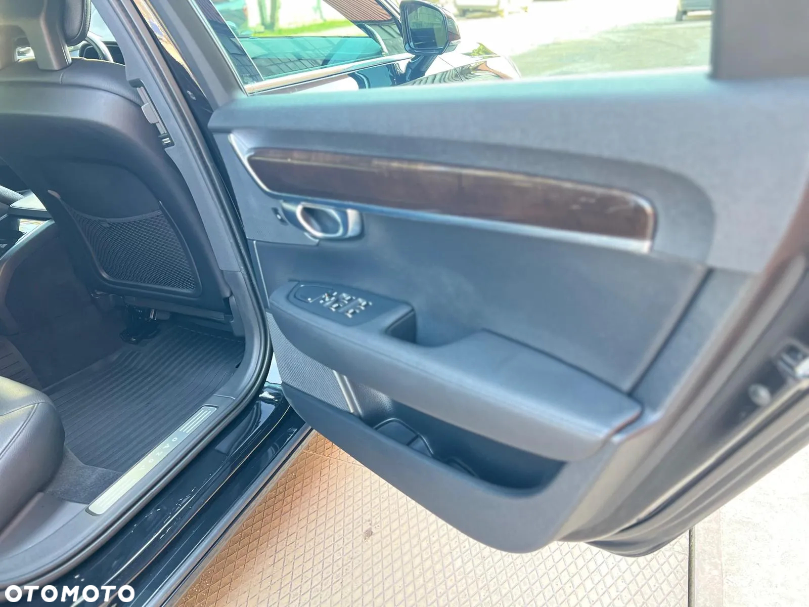 Volvo S90 T5 Momentum - 25