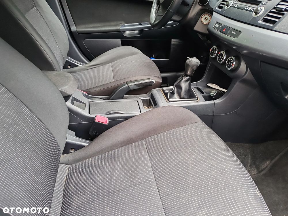 Mitsubishi Lancer 1.6 Intense - 27