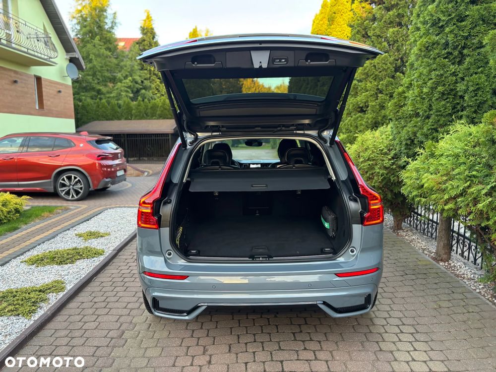 Volvo XC 60 B4 D AWD Plus Dark - 19