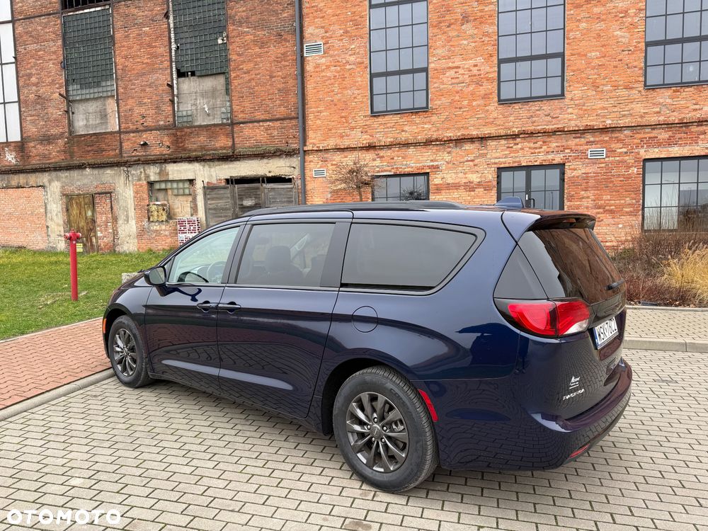 Chrysler Pacifica - 20