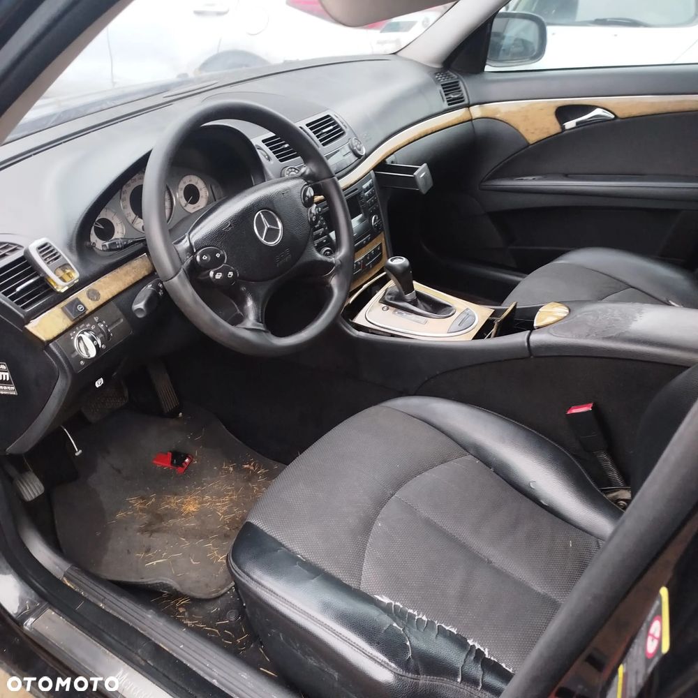 Mercedes W 211 na części . - 5