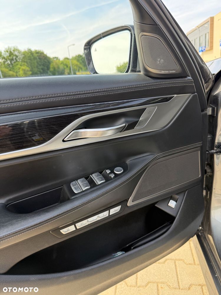BMW Seria 7 750Li xDrive - 14
