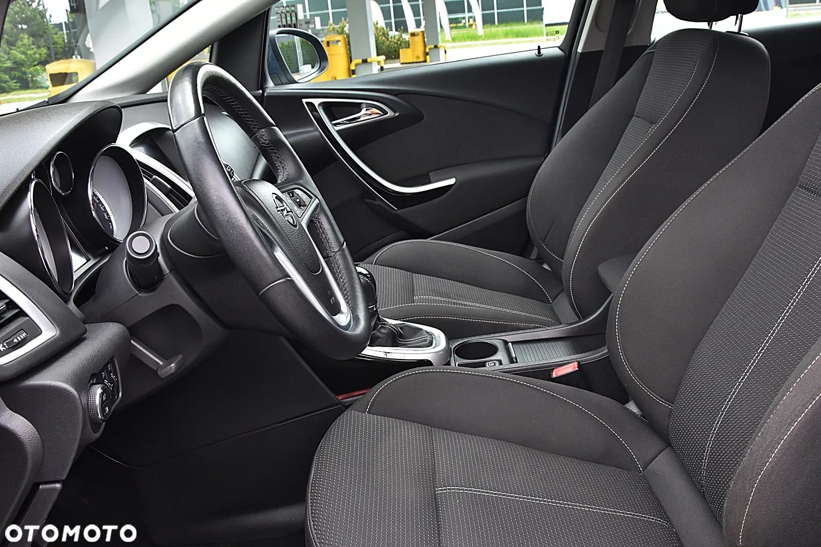 Opel Astra 1.6 Turbo Cosmo - 13