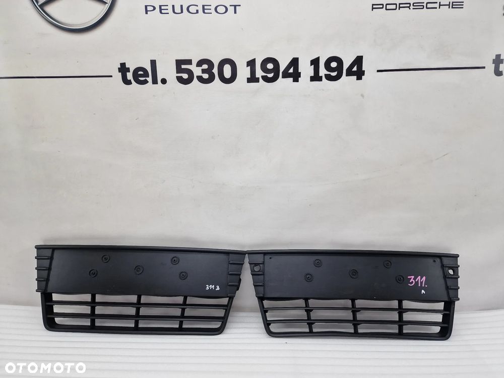 FORD FOCUS MK3 10- BEZ PDC , KRATKA ŚRODKOWA ZDERZAKA PRZEDNIEGO , NR BM51-17K945-B / BM51-17K945-A , NR AUKCJI K311 - 1