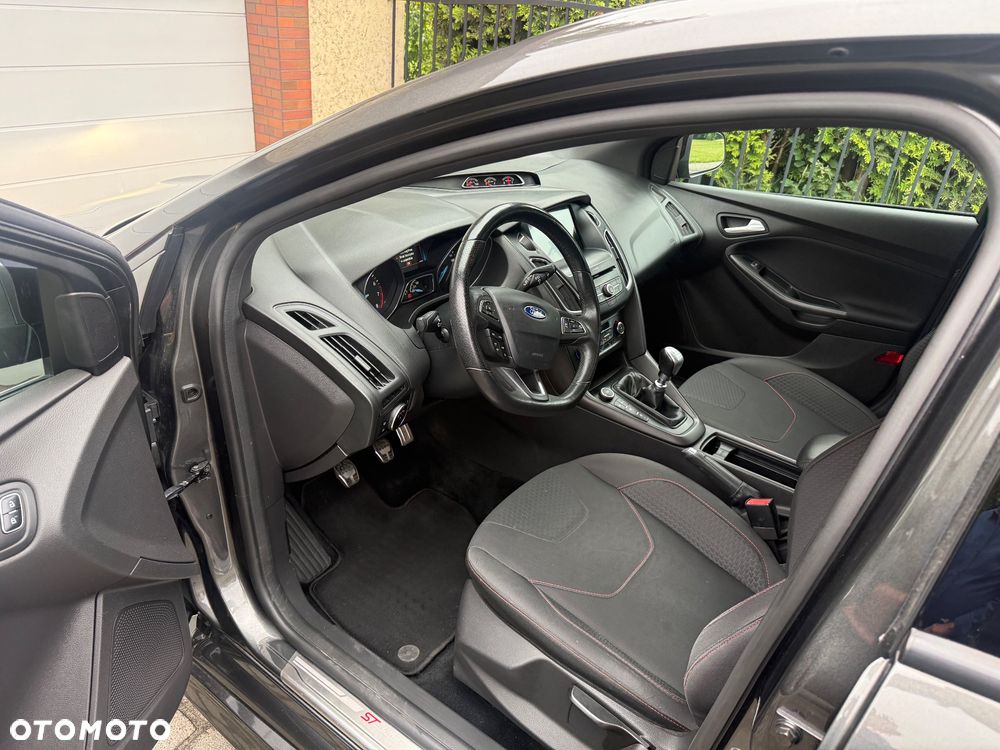 Ford Focus 1.5 EcoBoost ST-Line - 10