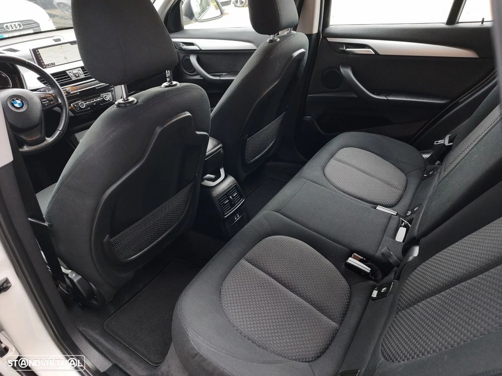 BMW X1 25 e xDrive Corporate Edition - 13