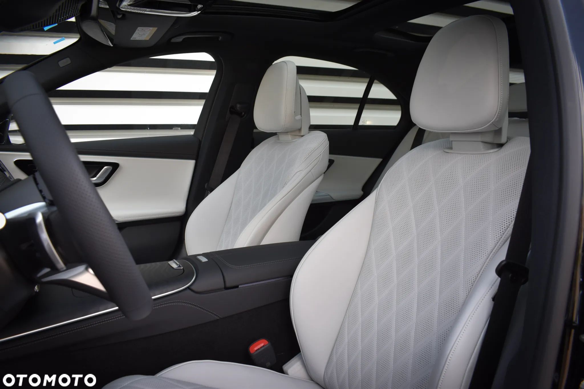 Mercedes-Benz Klasa E 450 d T 4Matic 9G-TRONIC - 14