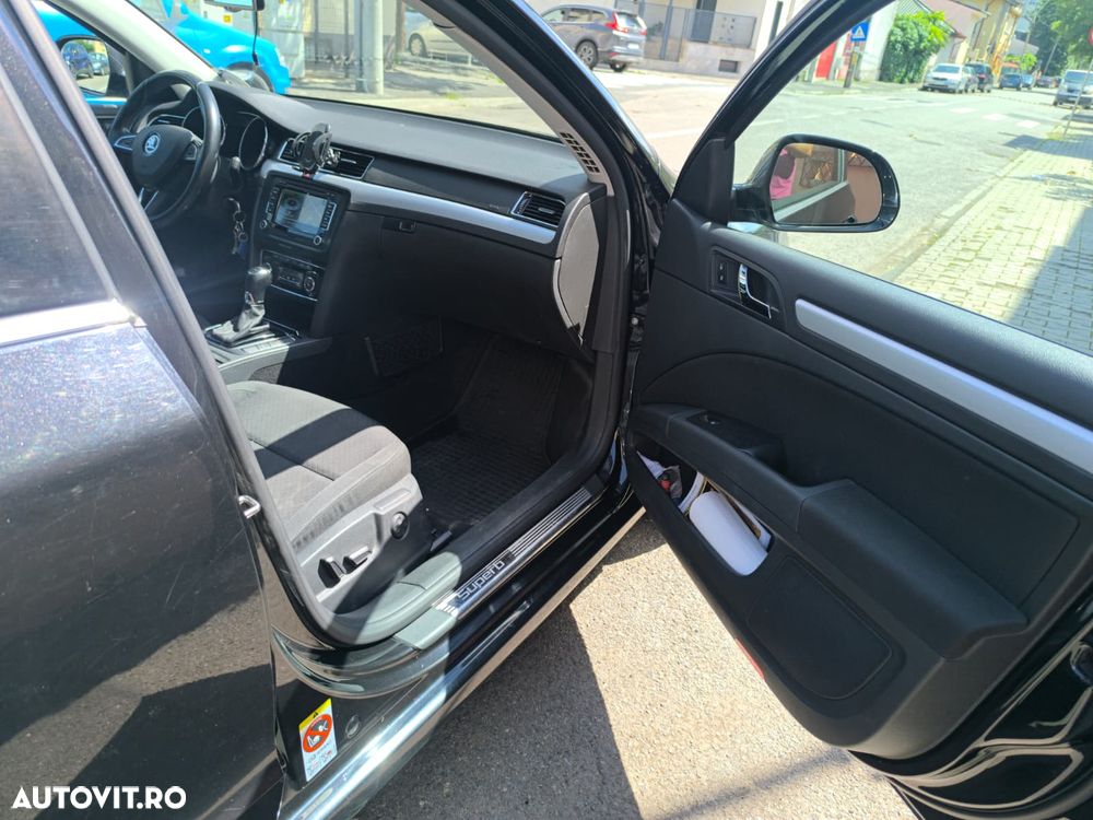 Skoda Superb 2.0 TDI DSG Ambition - 4