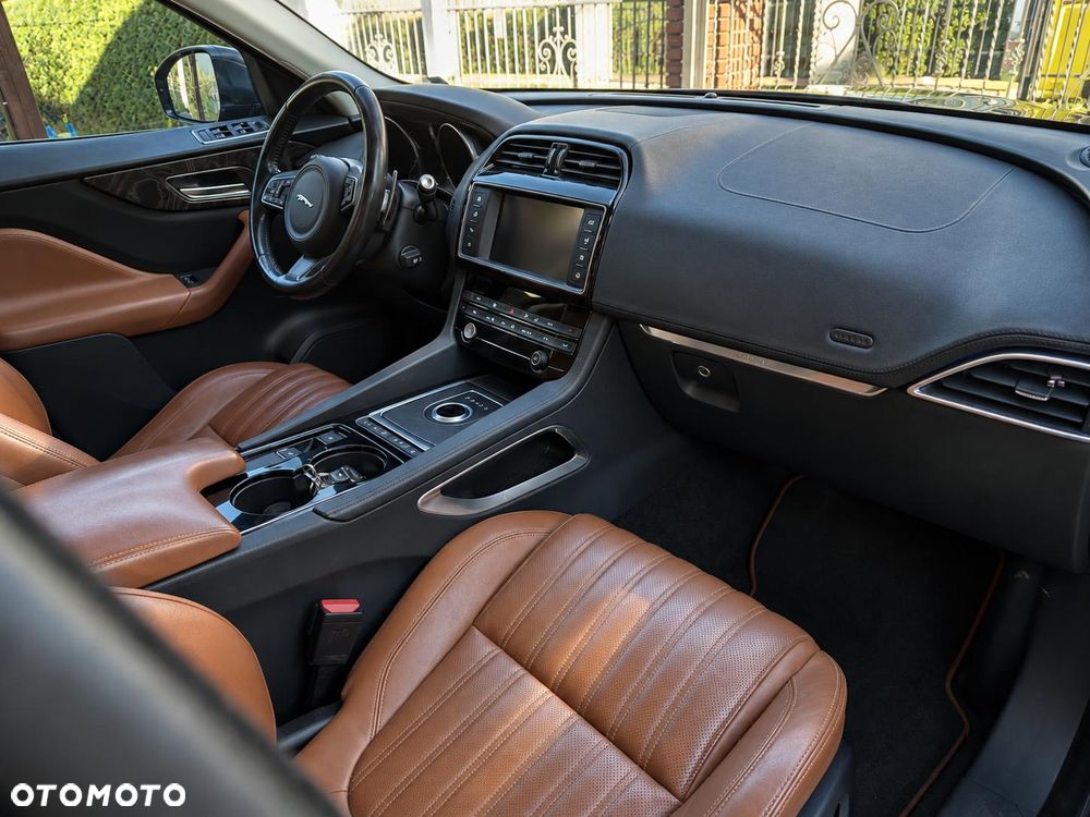 Jaguar F-Pace - 8